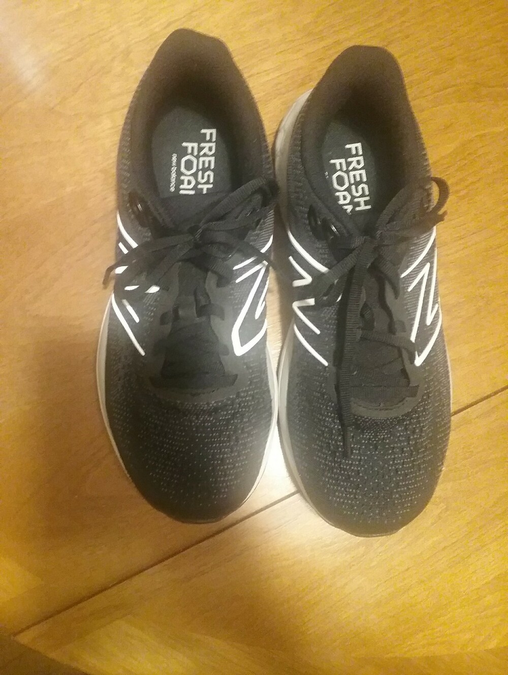 New Balance Black & White Athletic Running Shoes with reflective symbol -Size 10
